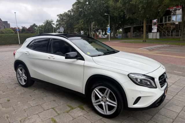 Mercedes-Benz GLA-Klasse (2016) thumbnail 3