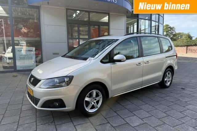 SEAT Alhambra (2011) thumbnail 1
