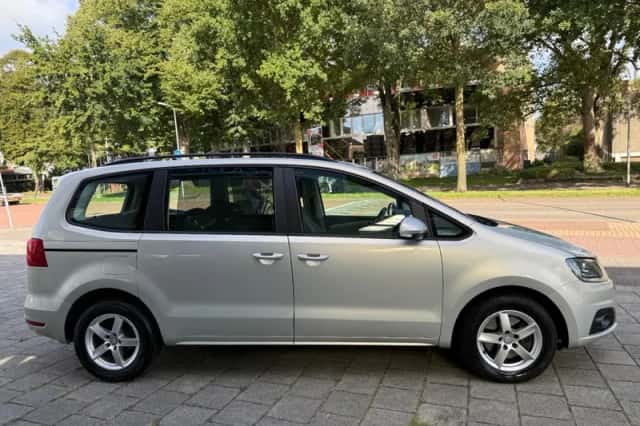 SEAT Alhambra (2011) thumbnail 4