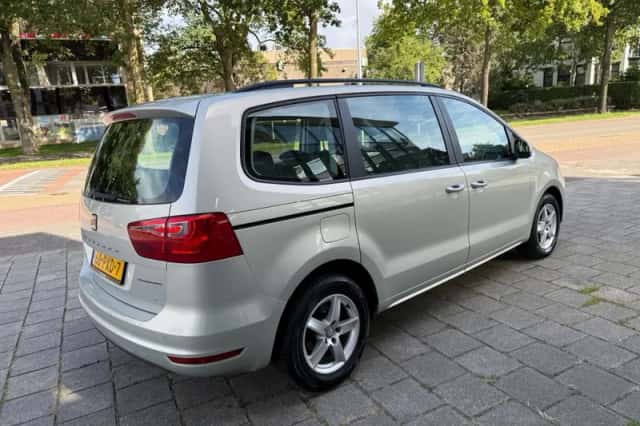 SEAT Alhambra (2011) thumbnail 5