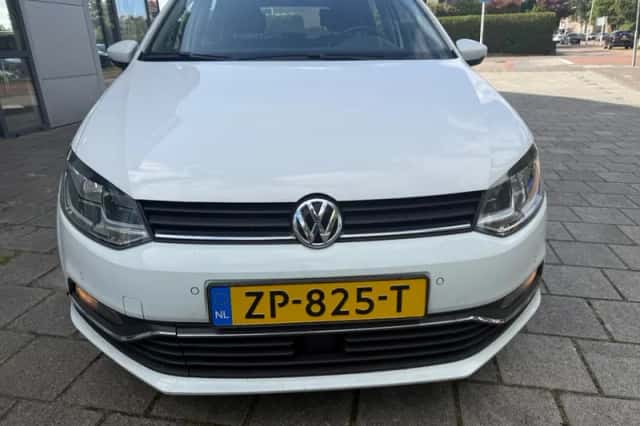 Volkswagen Polo (2015) thumbnail 2
