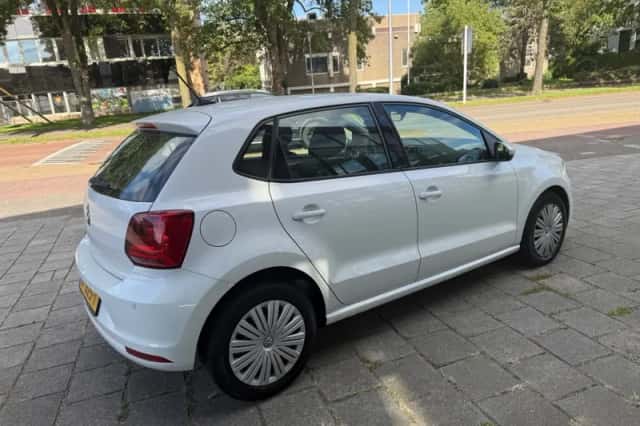 Volkswagen Polo (2015) thumbnail 4