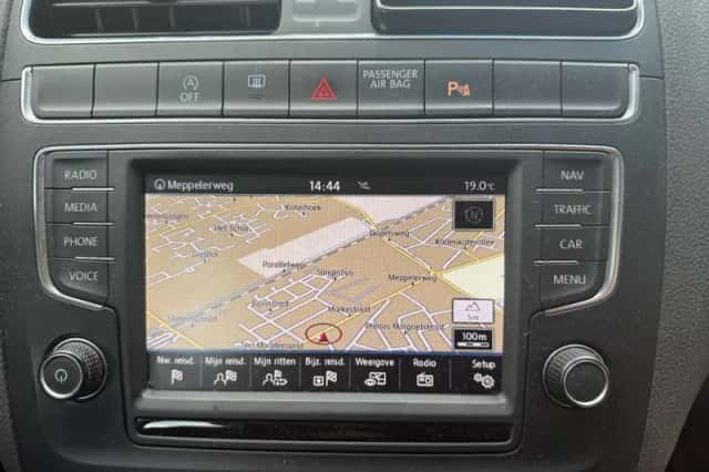 Volkswagen Polo (2015) thumbnail 6