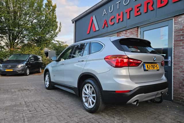 BMW X1 (2016) thumbnail 3