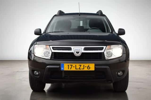 Dacia Duster (2010) thumbnail 2