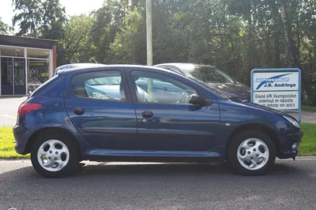 Peugeot 206 (2002) thumbnail 2