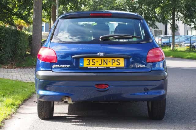 Peugeot 206 (2002) thumbnail 4