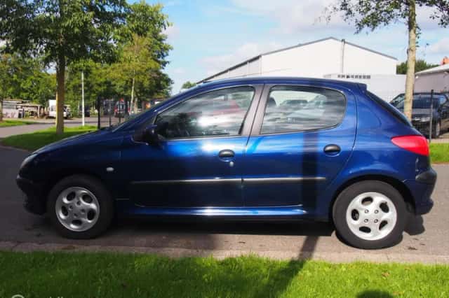 Peugeot 206 (2002) thumbnail 6