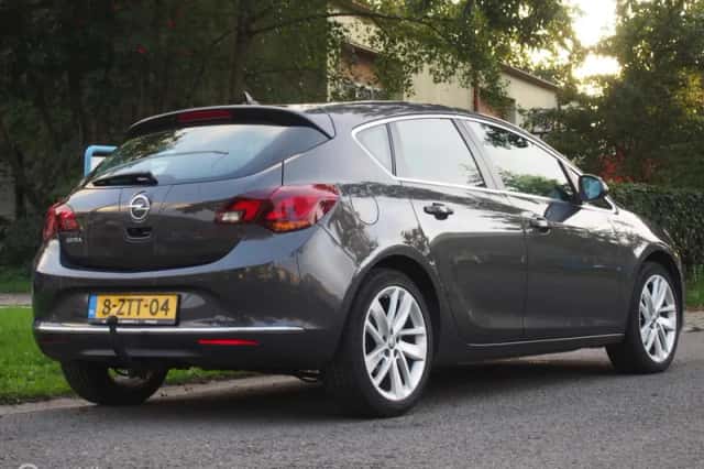 Opel Astra (2015) thumbnail 3