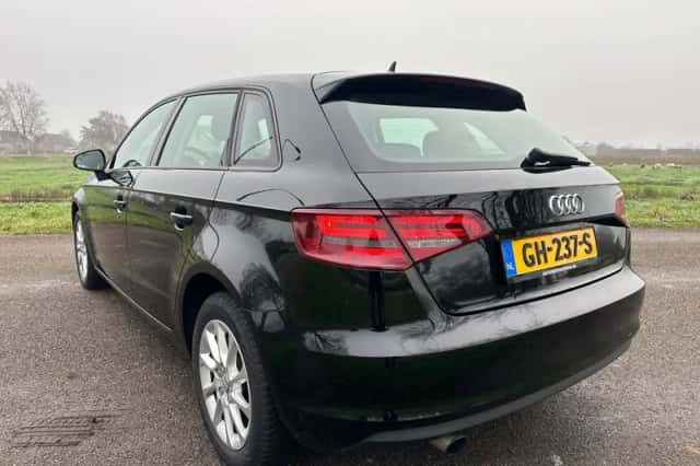 Audi A3 (2015) thumbnail 5
