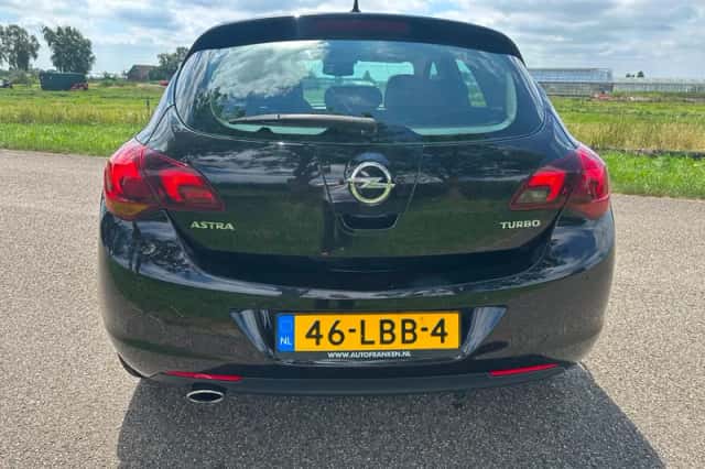 Opel Astra (2010) thumbnail 6
