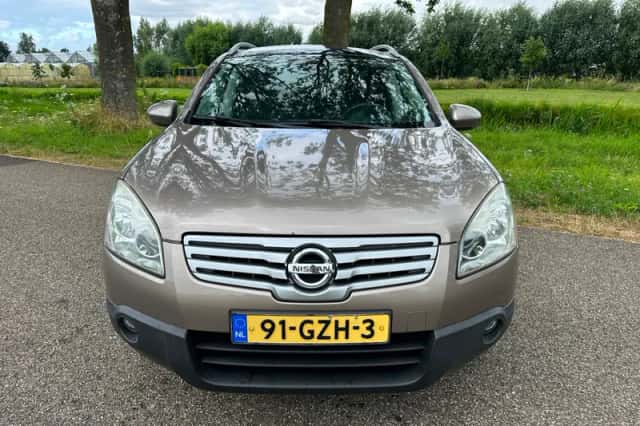 Nissan Qashqai (2009) thumbnail 2