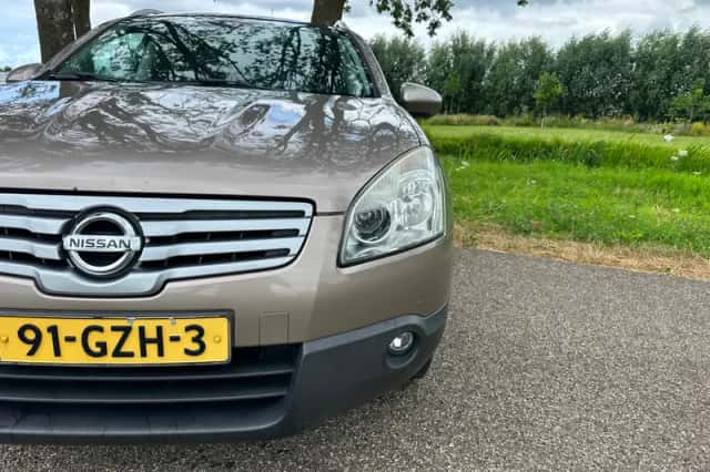 Nissan Qashqai (2009) thumbnail 3
