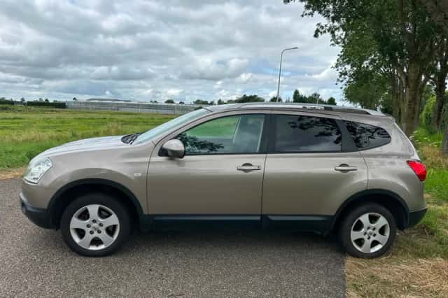Nissan Qashqai (2009) thumbnail 4