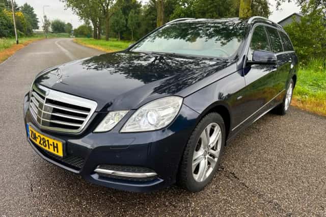 Mercedes-Benz E-Klasse (2012) thumbnail 1