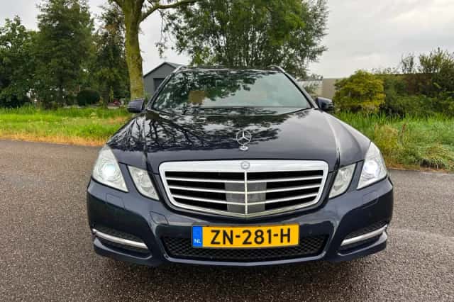 Mercedes-Benz E-Klasse (2012) thumbnail 2