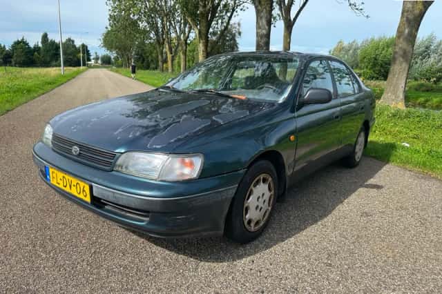 Toyota Carina E (1992) thumbnail 1