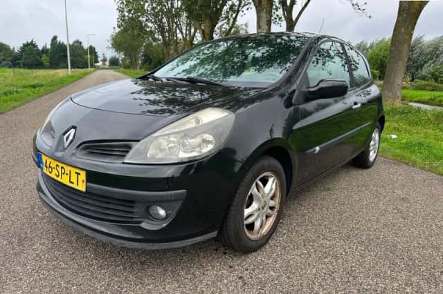 Renault Clio (2006) thumbnail 1