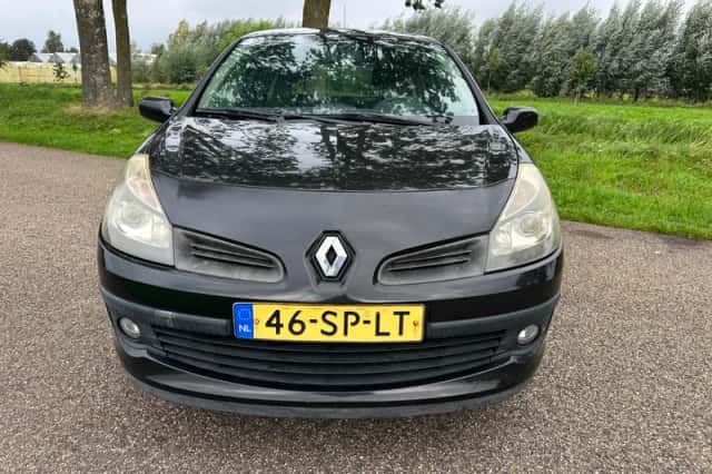 Renault Clio (2006) thumbnail 2