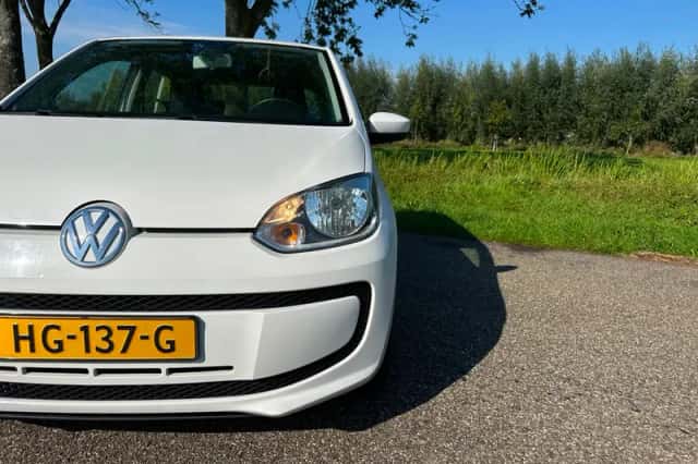 Volkswagen Up! (2014) thumbnail 3