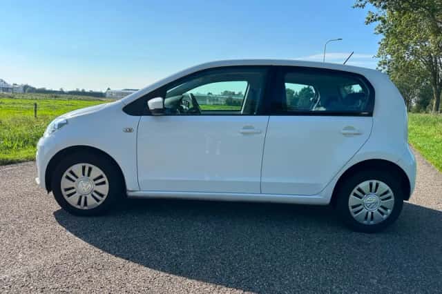 Volkswagen Up! (2014) thumbnail 4