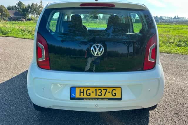 Volkswagen Up! (2014) thumbnail 6