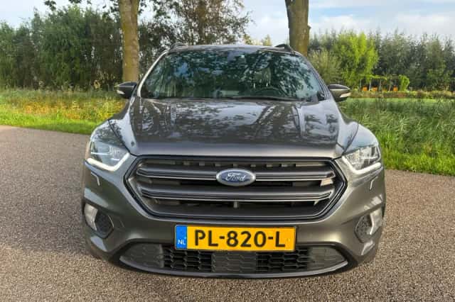 Ford Kuga (2017) thumbnail 2