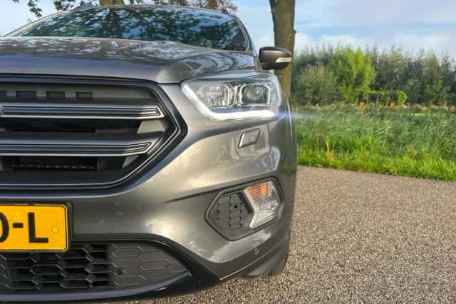 Ford Kuga (2017) thumbnail 3