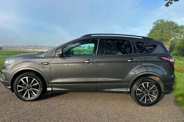 Ford Kuga (2017) thumbnail 4