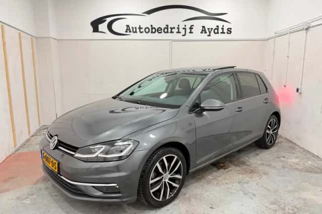 Volkswagen Golf (2018) thumbnail 1