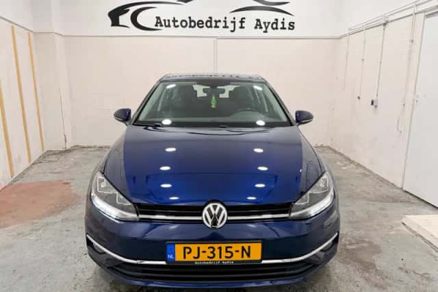 Volkswagen Golf (2017) thumbnail 2