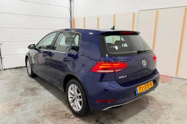 Volkswagen Golf (2017) thumbnail 4