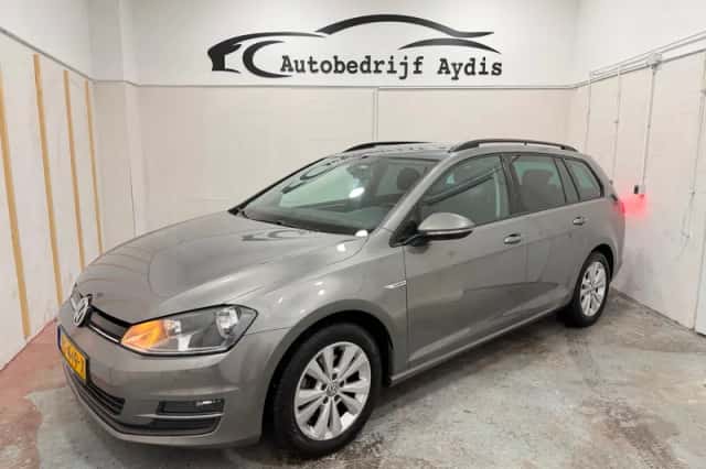 Volkswagen Golf (2015) thumbnail 1