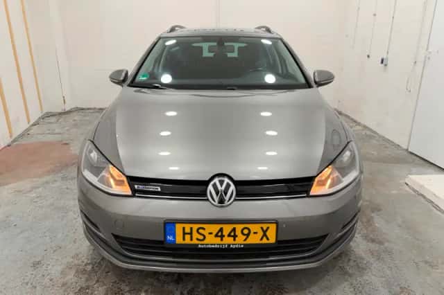 Volkswagen Golf (2015) thumbnail 2