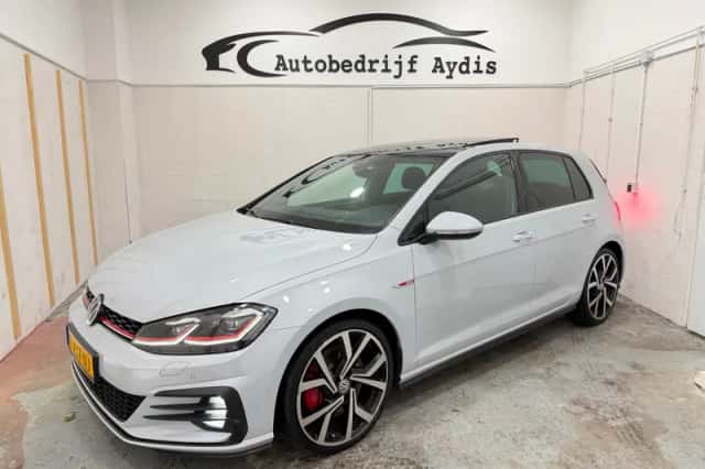 Volkswagen Golf (2018) thumbnail 1