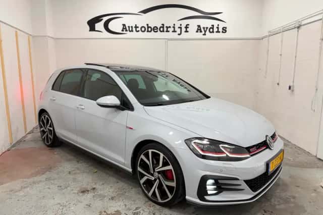 Volkswagen Golf (2018) thumbnail 3