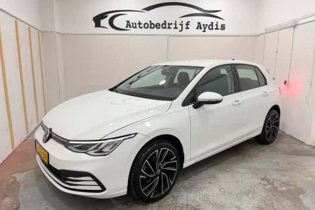 Volkswagen Golf (2023) thumbnail 1