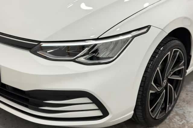 Volkswagen Golf (2023) thumbnail 2