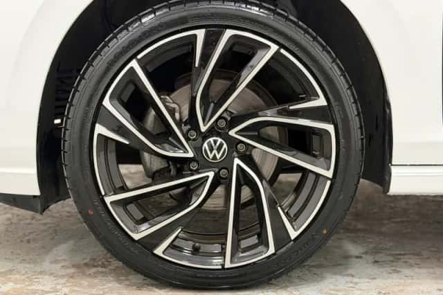 Volkswagen Golf (2023) thumbnail 3