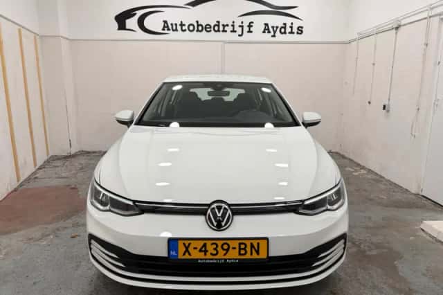 Volkswagen Golf (2023) thumbnail 4