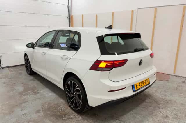 Volkswagen Golf (2023) thumbnail 6