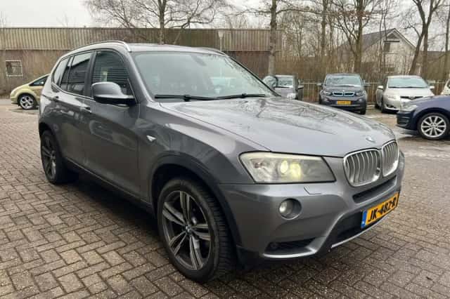 BMW X3 (2011) thumbnail 2
