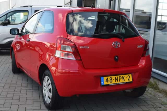 Toyota Yaris (2010) thumbnail 3