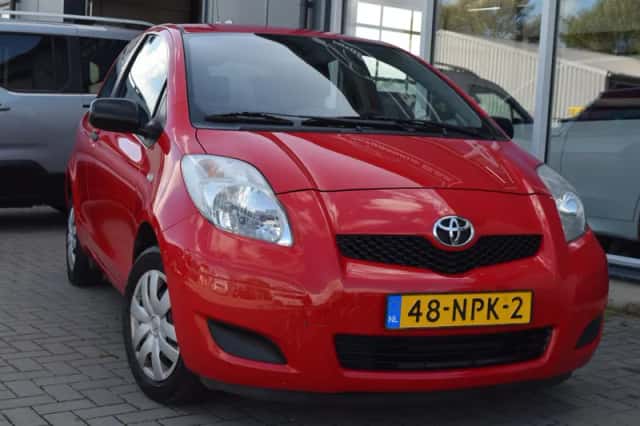 Toyota Yaris (2010) thumbnail 4