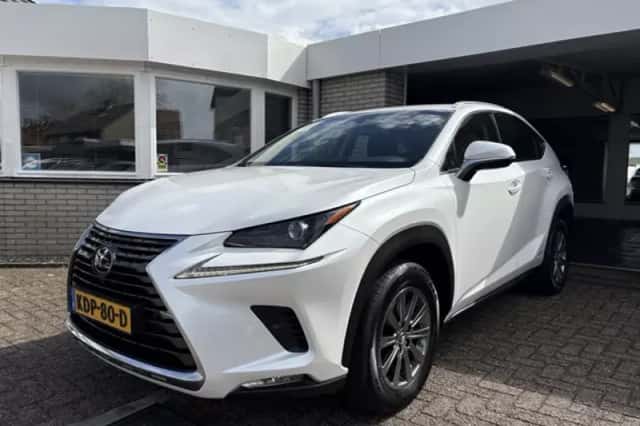 Lexus NX (2018) thumbnail 1