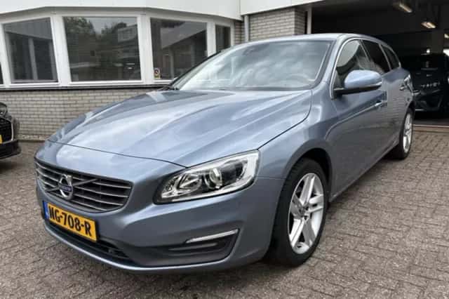 Volvo V60 (2017) thumbnail 1