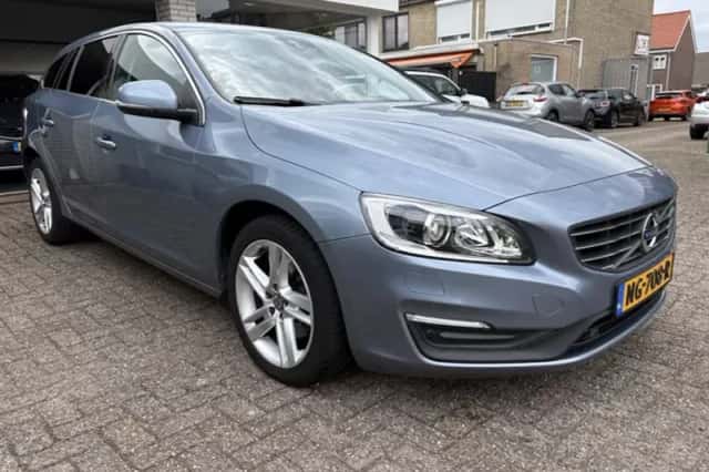 Volvo V60 (2017) thumbnail 2