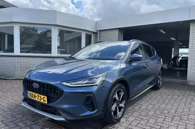 Ford Focus (2022) thumbnail 1