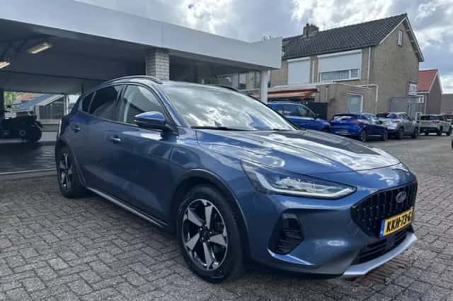 Ford Focus (2022) thumbnail 4