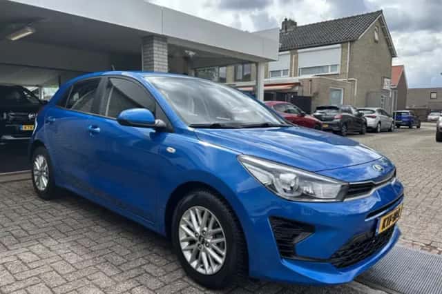 Kia Rio (2021) thumbnail 4